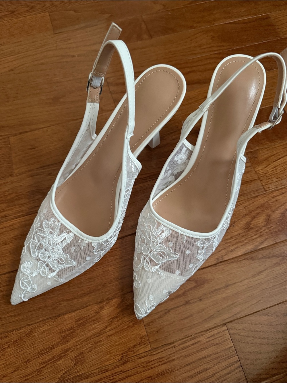 Women’s White Lace Slingback Pointed-Toe Flats